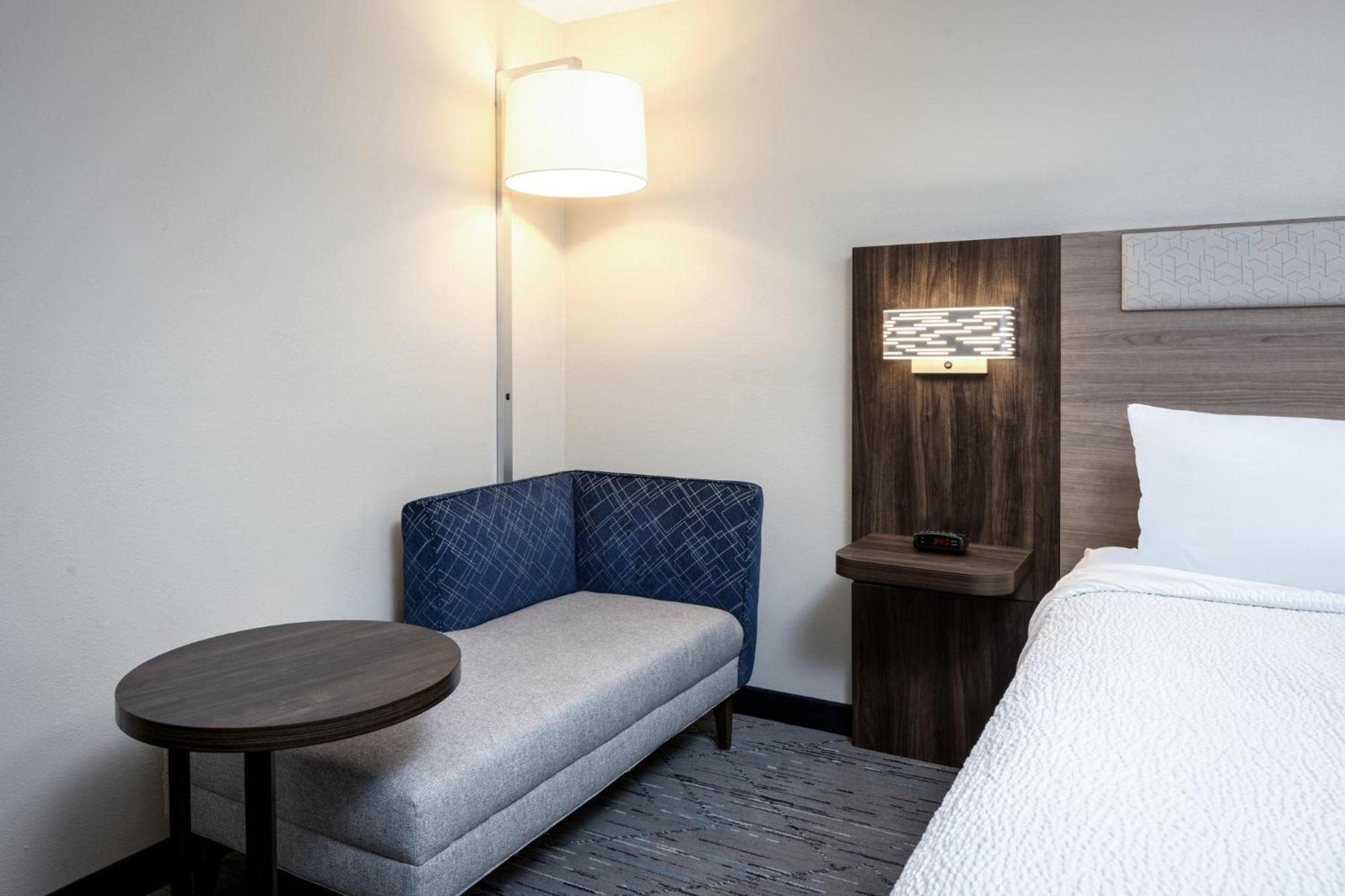 Holiday Inn Express Portland South - Lake Oswego By Ihg Exterior photo